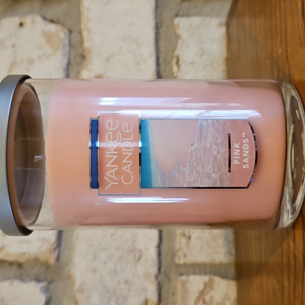 🎉LAST CHANCE🎉 Yankee Candle "Pink Sands" - Brand New w. Updated Jar Design 🌸
